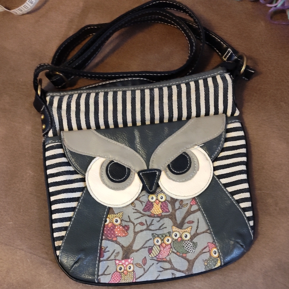 12CST- Owl Design Striped Shoulder Crossbody Bag